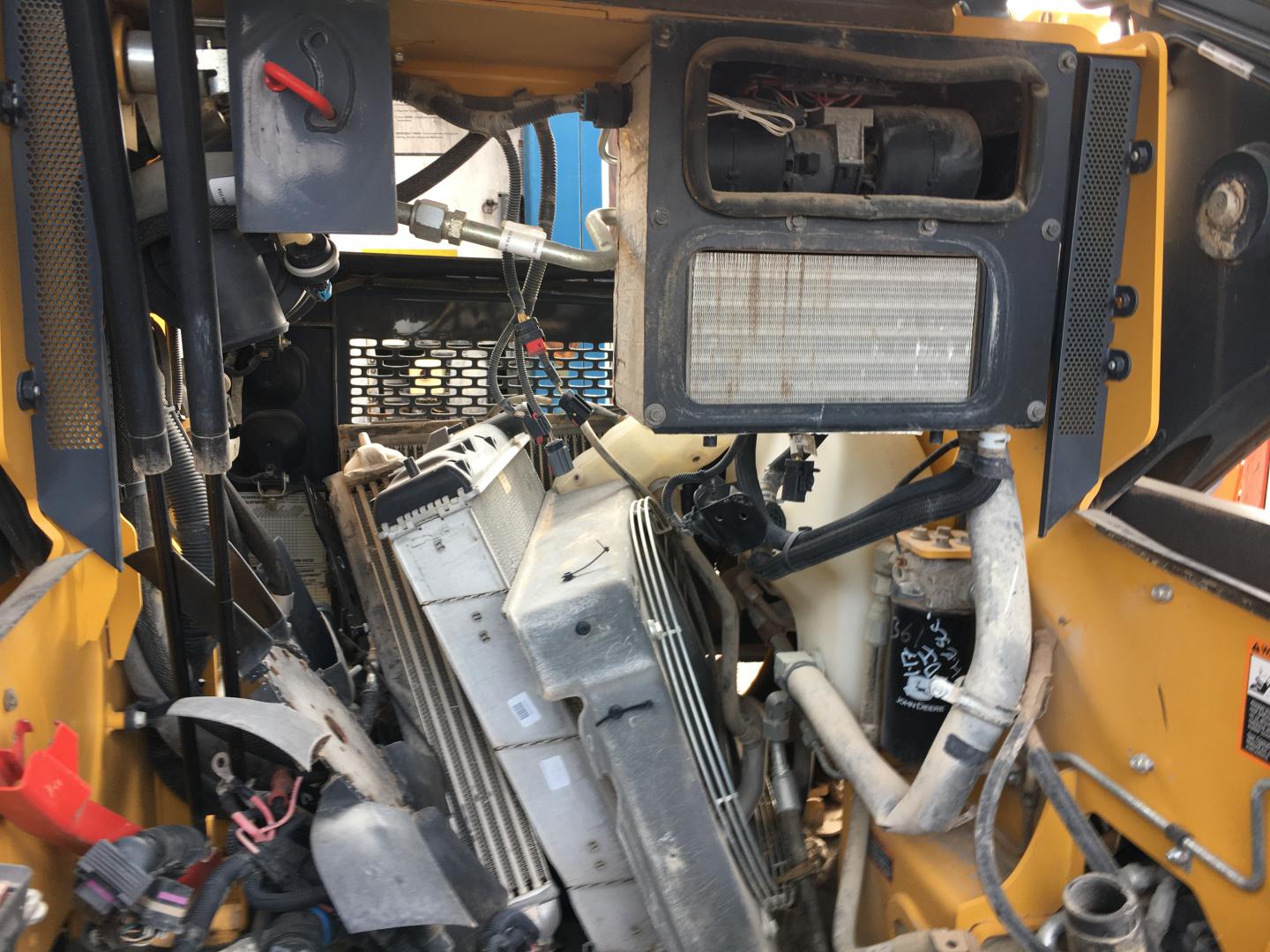 ./imagenes/INVOICE/2019/13869/MINICARGADOR JOHN DEERE  317G (7).JPG